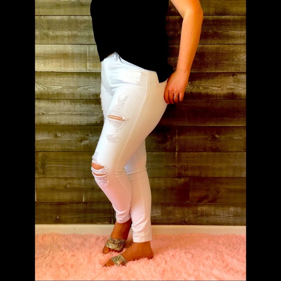 LAST ONE Judy Blue White Distressed Skinny Jeans!! - Picture 8 of 10